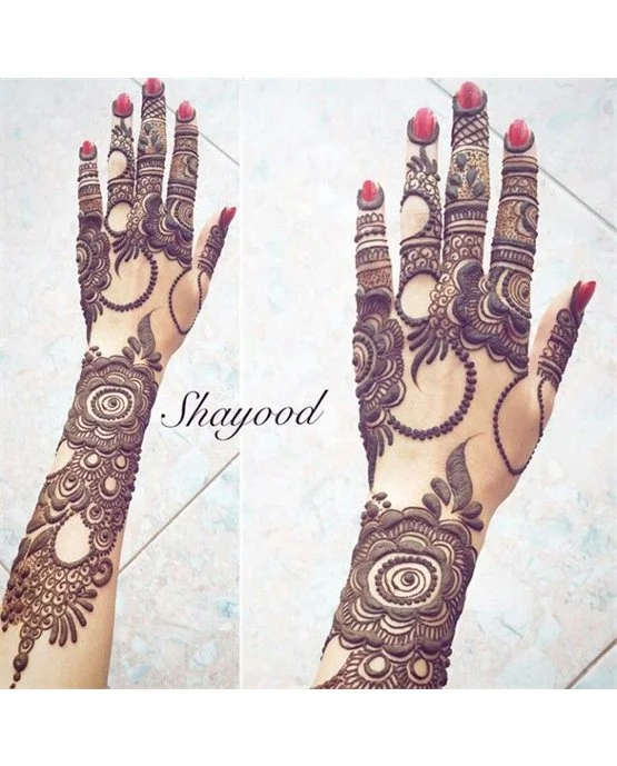 Luxurious Vine With Drape Featuring Back Hand Mehndi Design Luxurious Vine With Drape Featuring Back Hand Mehndi Design